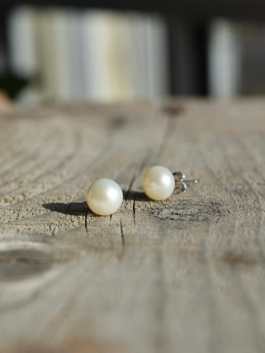 Ringside Pearl Stud Earrings